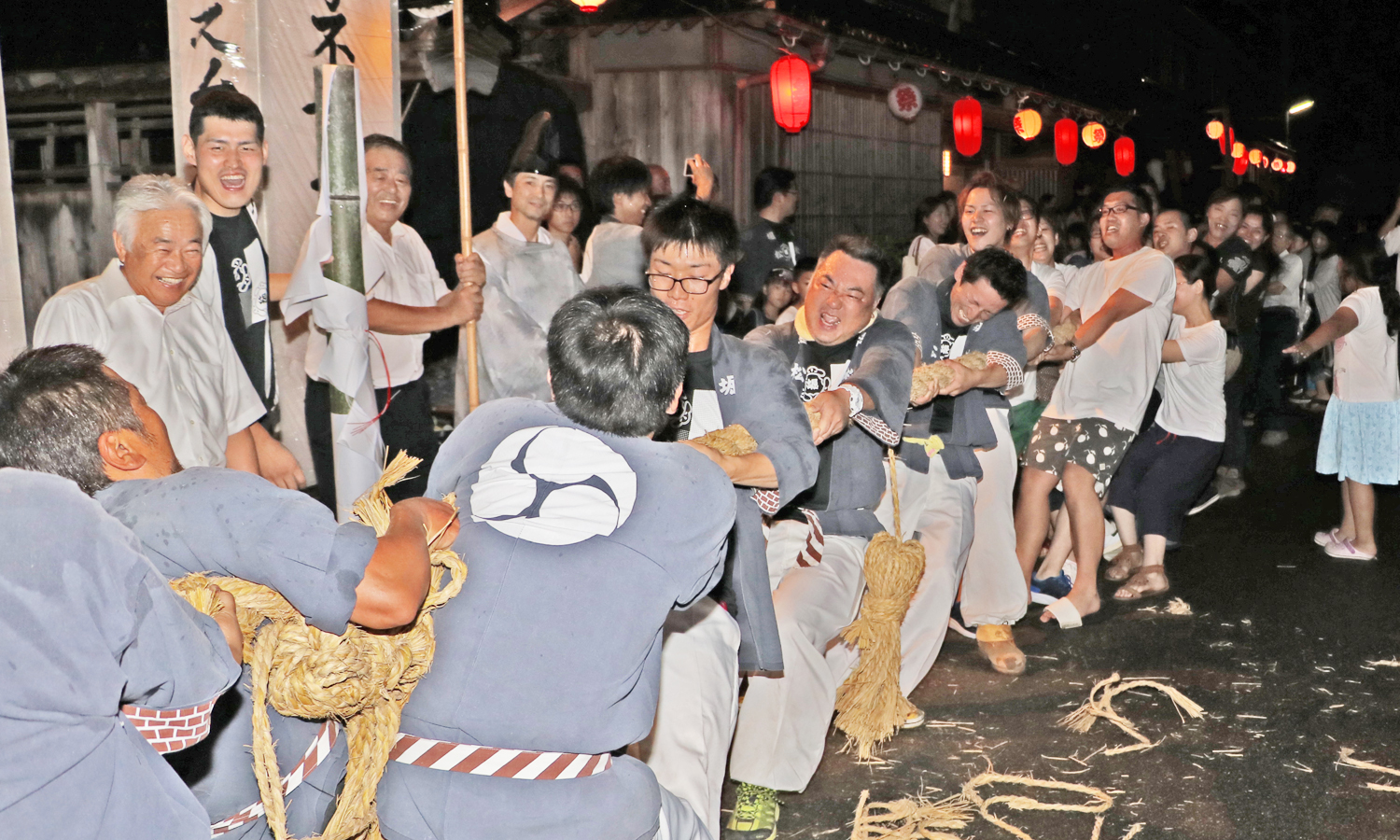 地元の青年団か勧進元となり近郷から多くの人が集まる