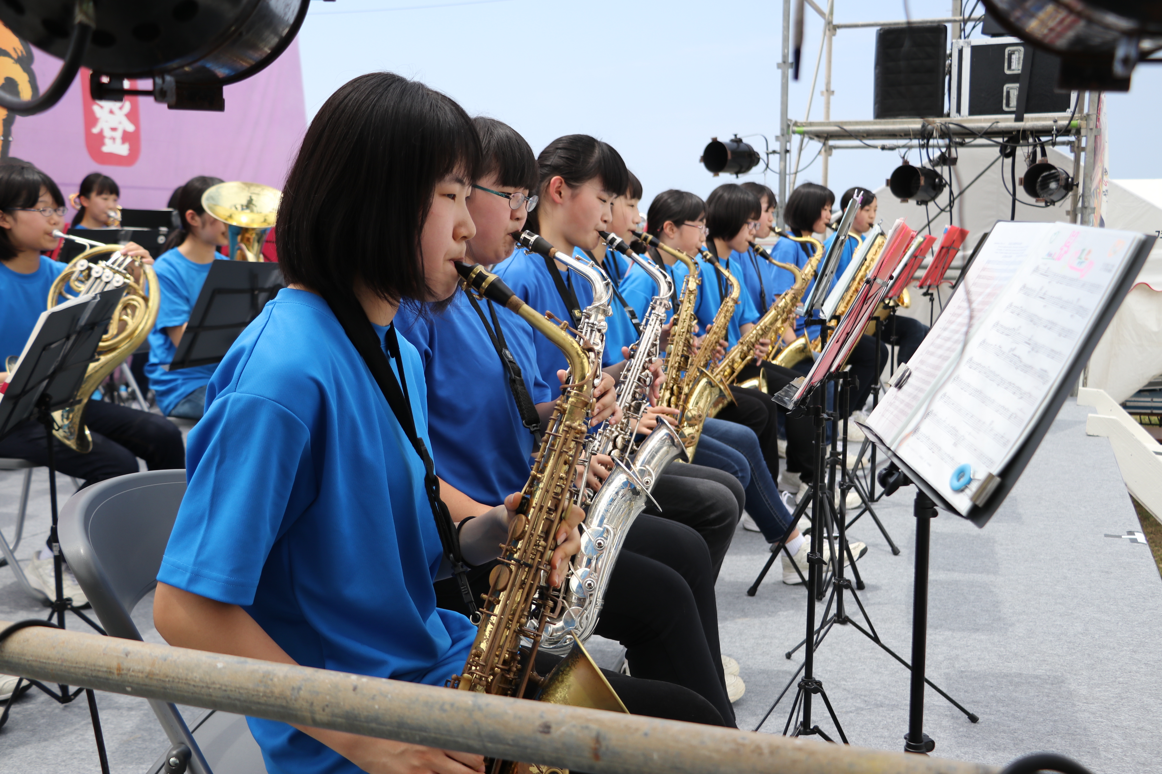 中学校吹奏楽部による演奏